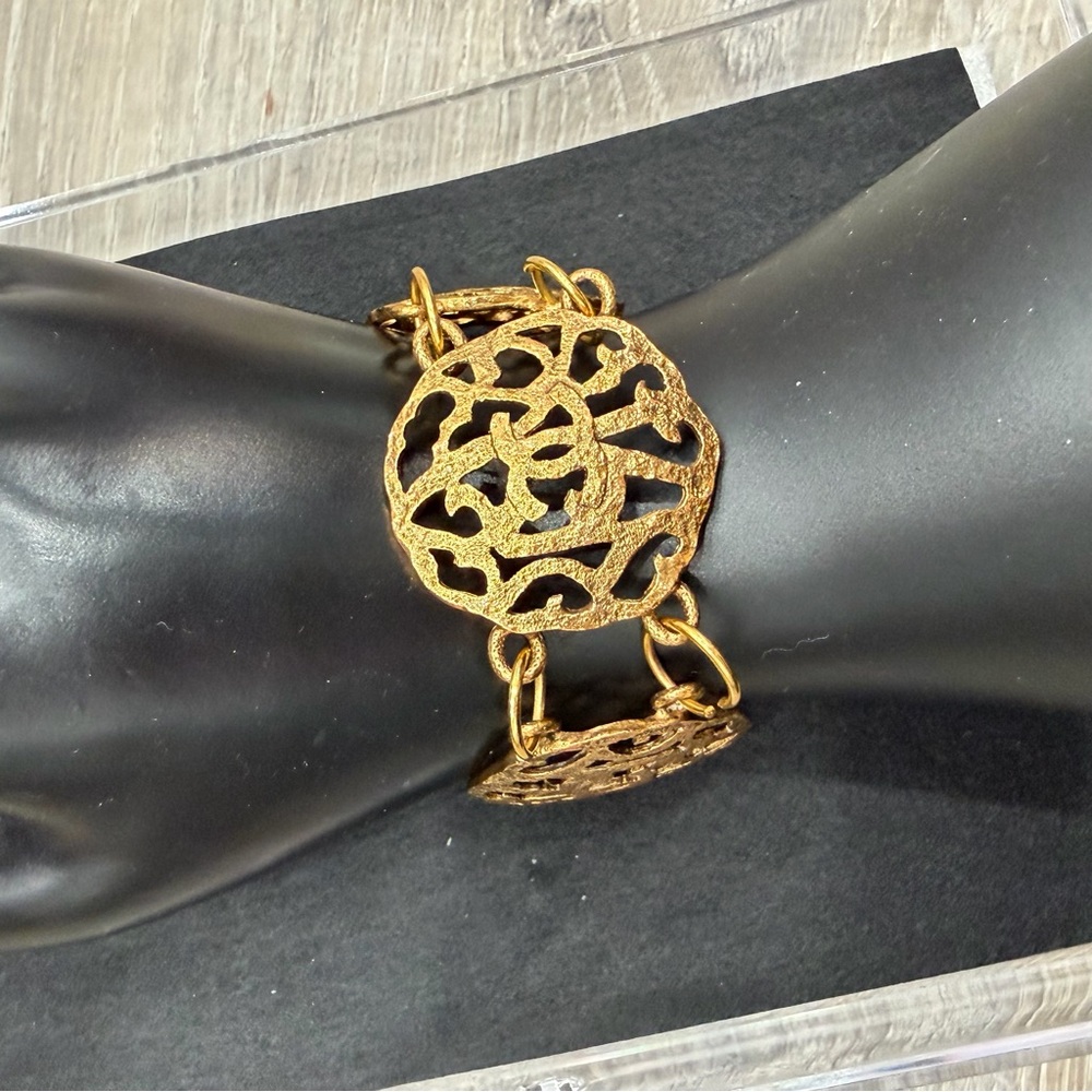 Chanel Elegant Gold toned Bracelet